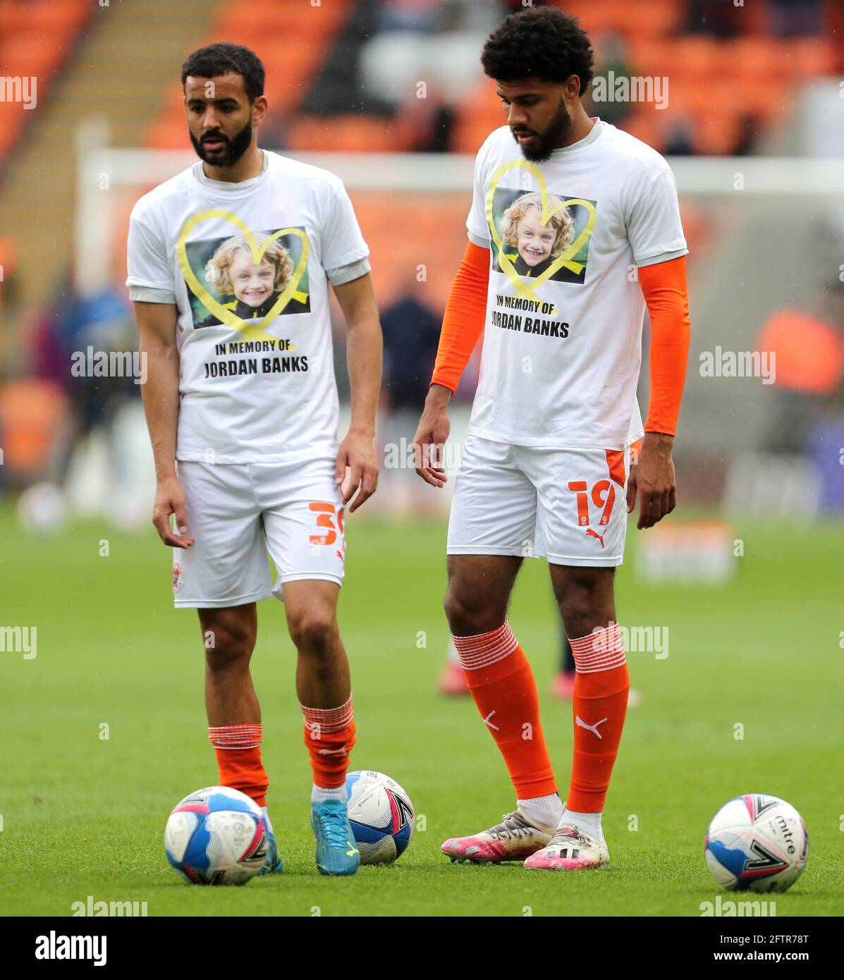 https://c8.alamy.com/comp/2FTR78T/blackpools-kevin-stewart-left-and-ellis-simms-wear-t-shirts-in-memory-of-jordan-banks-during-warm-up-prior-to-the-sky-bet-league-one-playoff-second-leg-match-at-the-bloomfield-road-blackpool-picture-date-friday-may-21-2021-2FTR78T.jpg