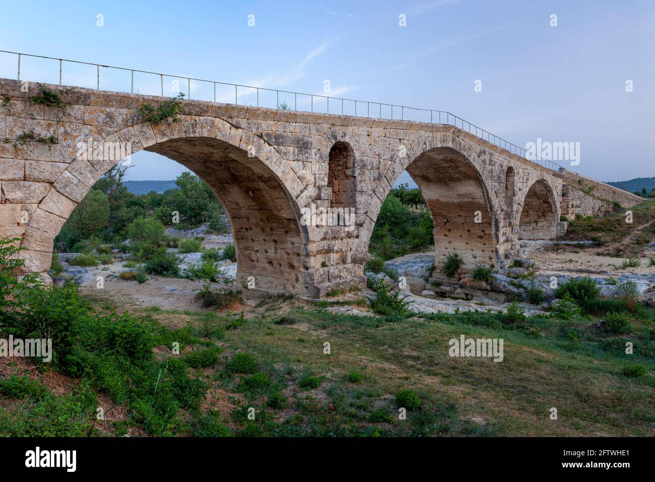 Roman arch bridge (3 BC), Pont Julien over River Cavalon, Bonnieux, Provence, France Stock Photo