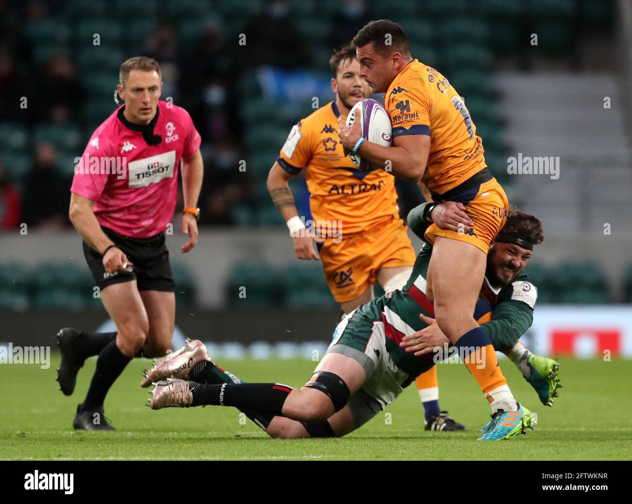 Montpellier's Arthur Vincent (right) tackled by Leicester Tigers' Cyle Brink during the European Rugby Challenge Cup Final match at Twickenham Stadium, London. Picture date: Friday May 21, 2021. Stock Photo