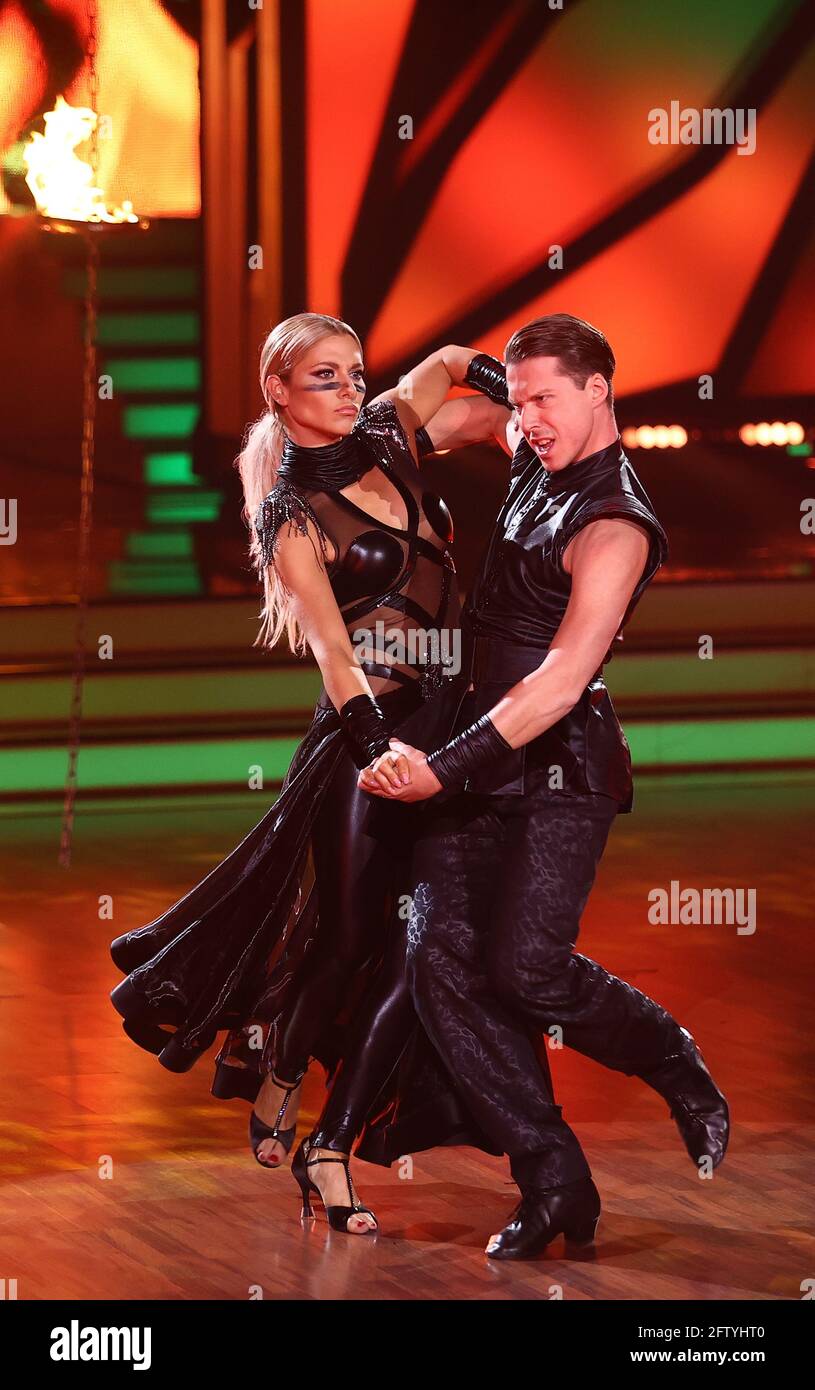Cologne, Germany. 21st May, 2021. Actress Valentina Pahde and professional dancer Valentin Lusin dance a Paso Doble on the RTL dance show 'Let's Dance'. Credit: Rolf Vennenbernd/dpa-Pool/dpa/Alamy Live News Stock Photo