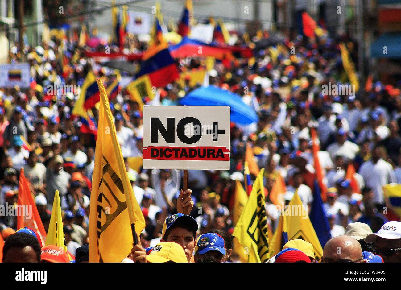 The National Electoral Council (CNE) announces Friday, May 21 in Caracas Venezuela, that the cut of receipt of requests for the megaleclos convened for next November 21 will overcome at 4:00 in the afternoon. The receipt of requests for provisional denomination of parties or organizations for political, national or regional purposes, is carried out for the purpose of promoting the political participation of Venezuelan citizens interested in completing their request. Using the corresponding provisional name application form, which is published on its website, at the National Office of Political Stock Photo