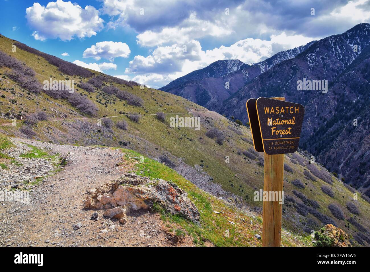 Trail Signs hiking along Grandeur Peak, Pipe Line Overlook and