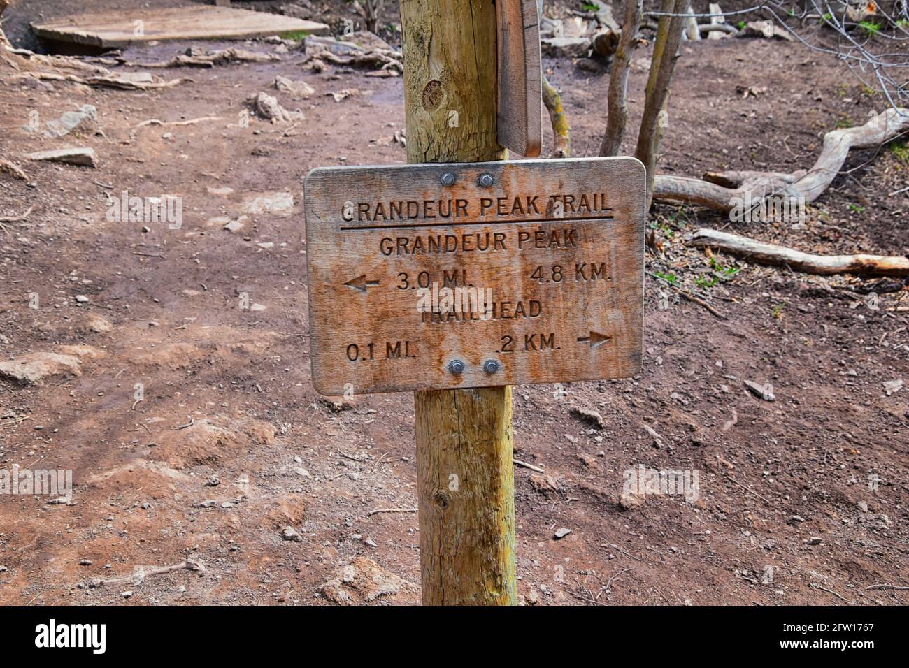 Trail Signs hiking along Grandeur Peak, Pipe Line Overlook and