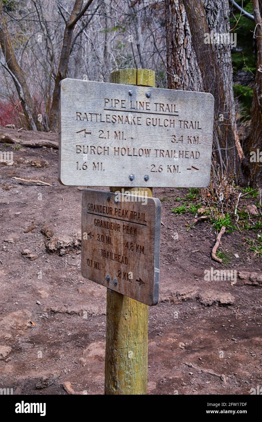 Trail Signs hiking along Grandeur Peak, Pipe Line Overlook and