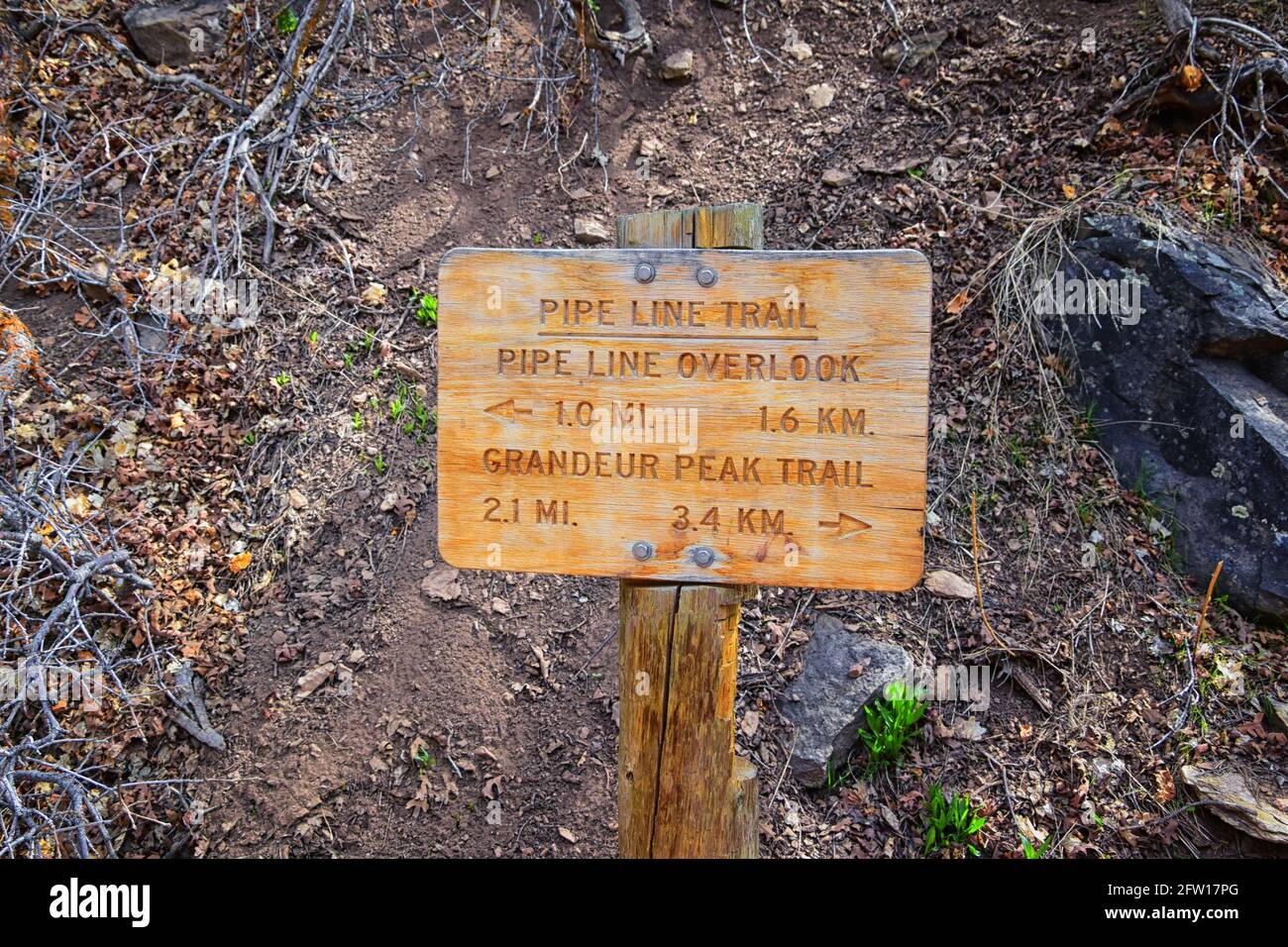 Trail Signs hiking along Grandeur Peak, Pipe Line Overlook and