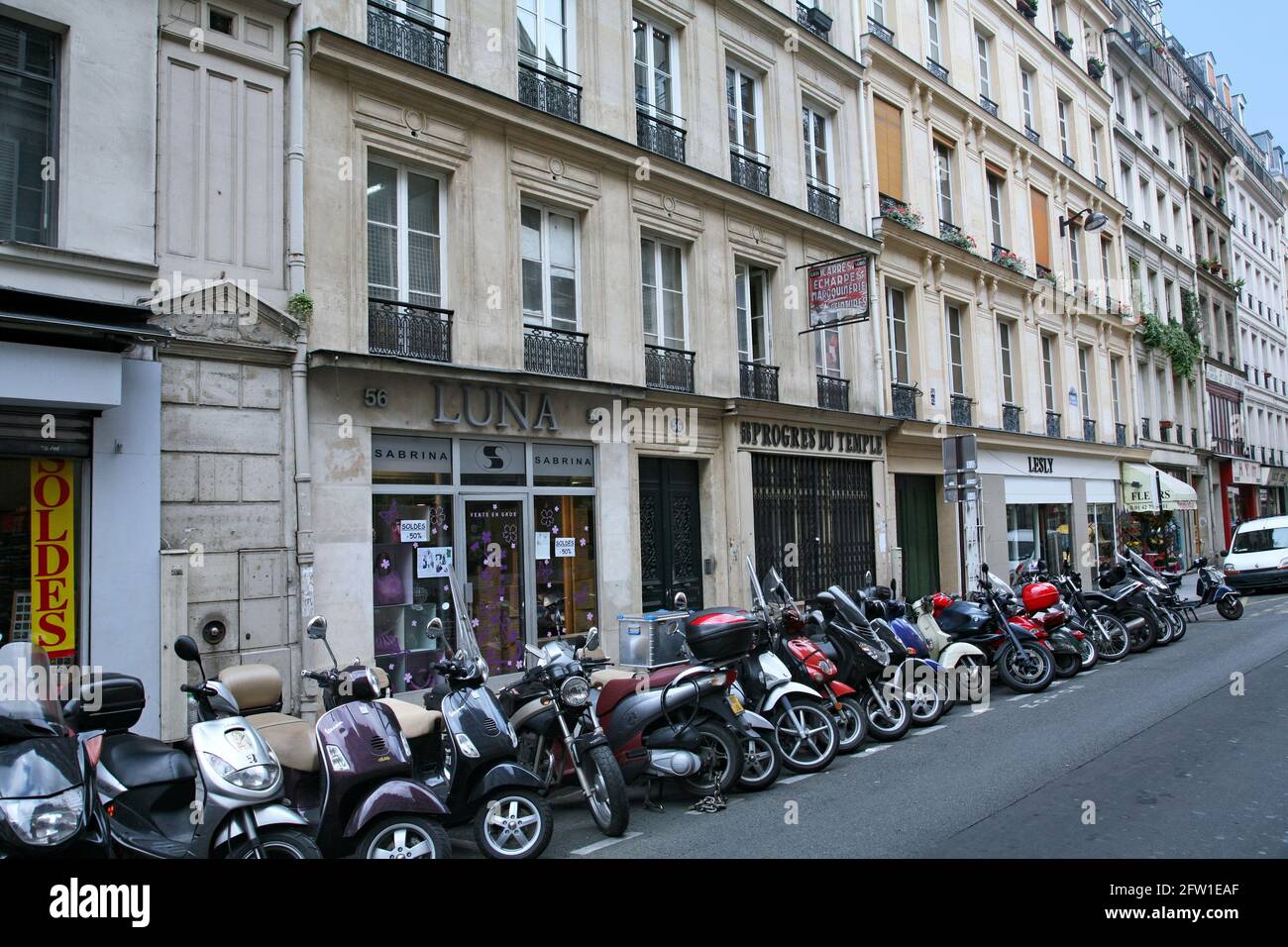 Paris scooters hi-res stock photography and images - Alamy