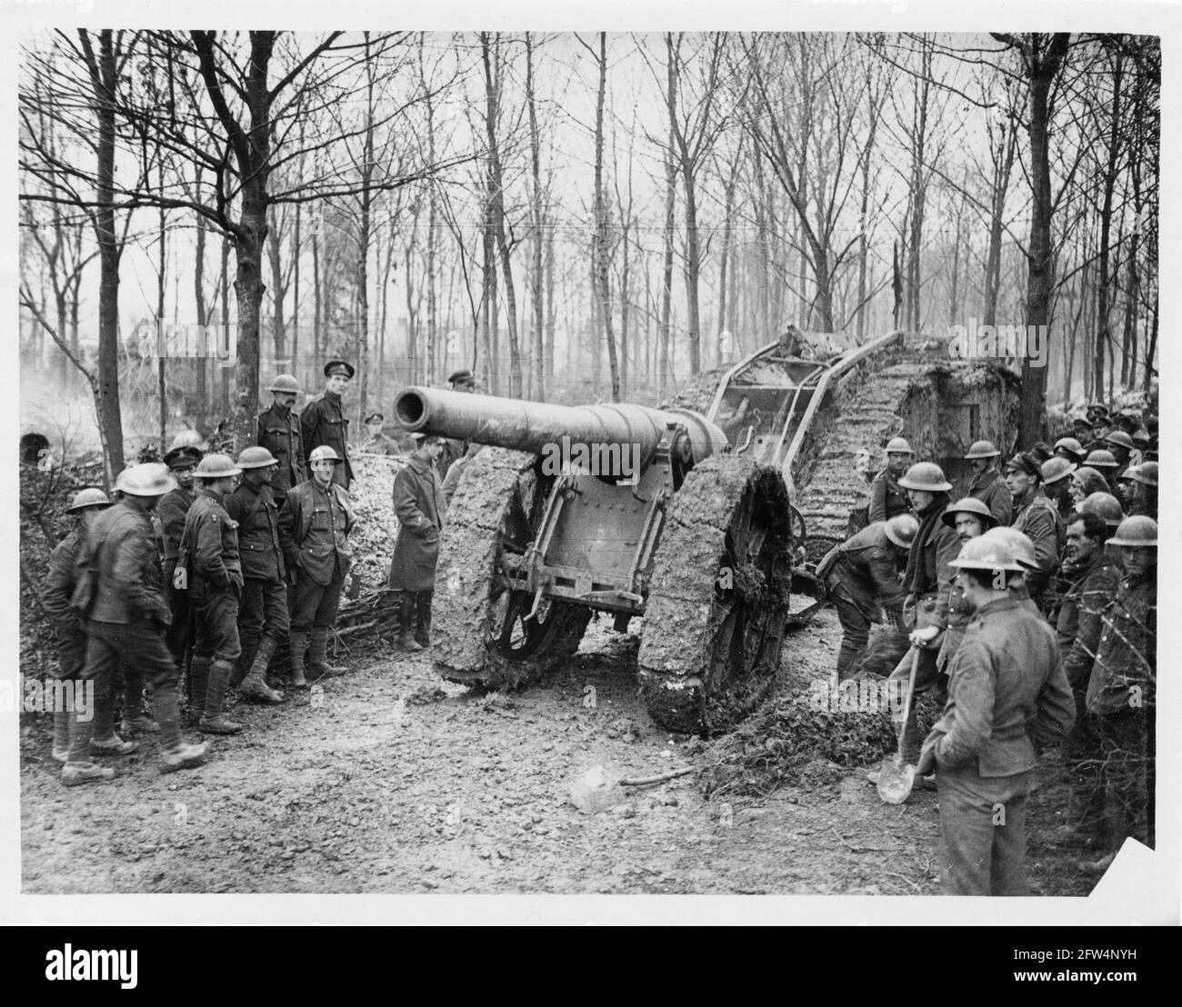 World War One, WWI, Western Front - A land ship, tank,  bringing in a 5.9 German Naval gun, France Stock Photo