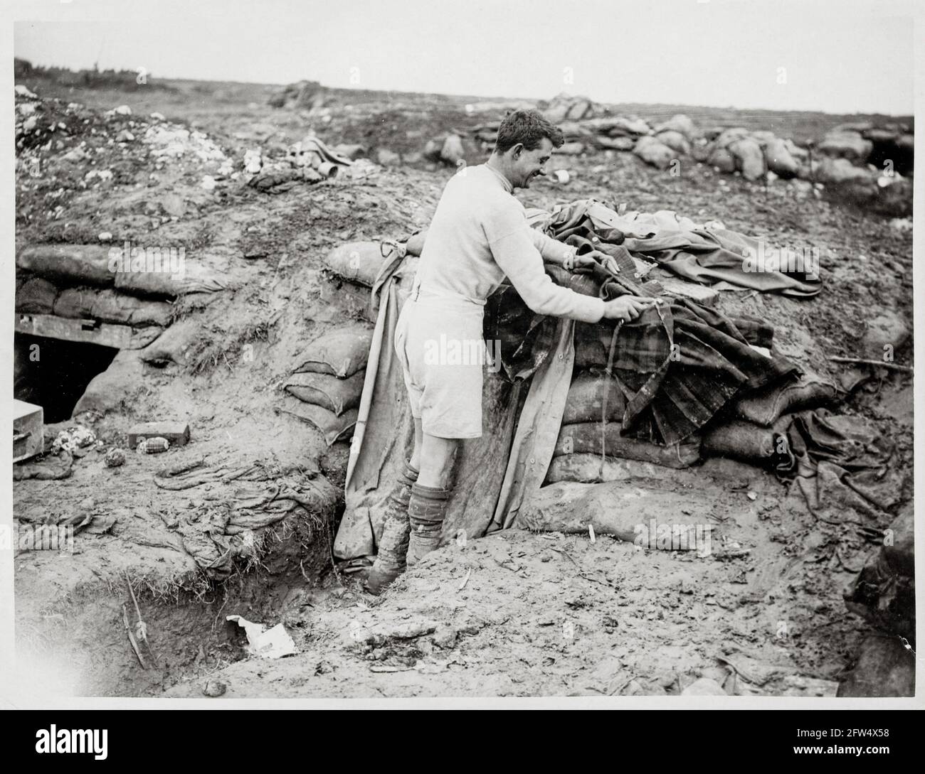 World War One, WWI, Western Front - A Highlander soldier, the infantry regiment, Scottish Division, cleaning his kit in the field, France Stock Photo