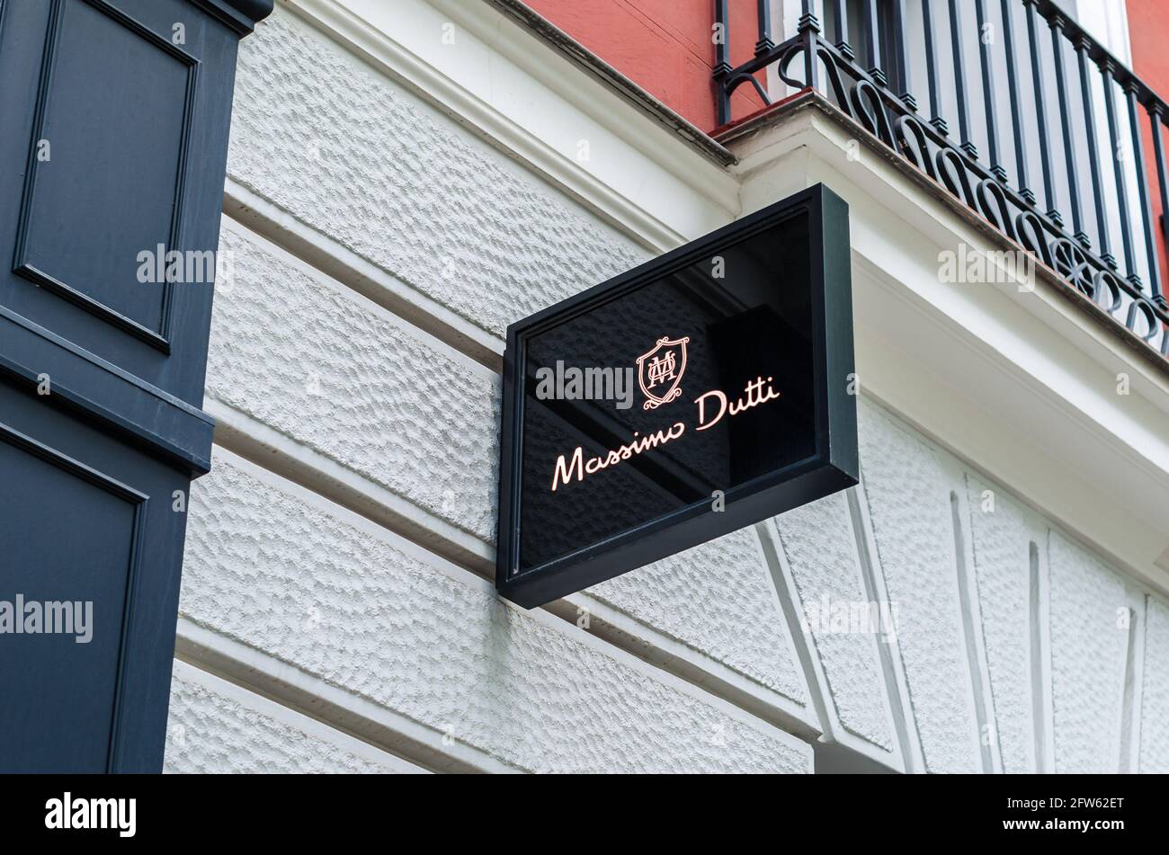 MADRID, SPAIN – MAY 12, 2021: Facade of a Massimo Dutti store in Madrid,  Spain. Massimo Dutti is a Spanish clothes manufacturing brand that is part  of Stock Photo - Alamy