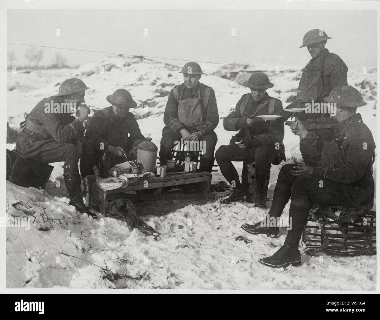 World War One, WWI, Western Front - South African officers eating and drinking in the snow, France Stock Photo