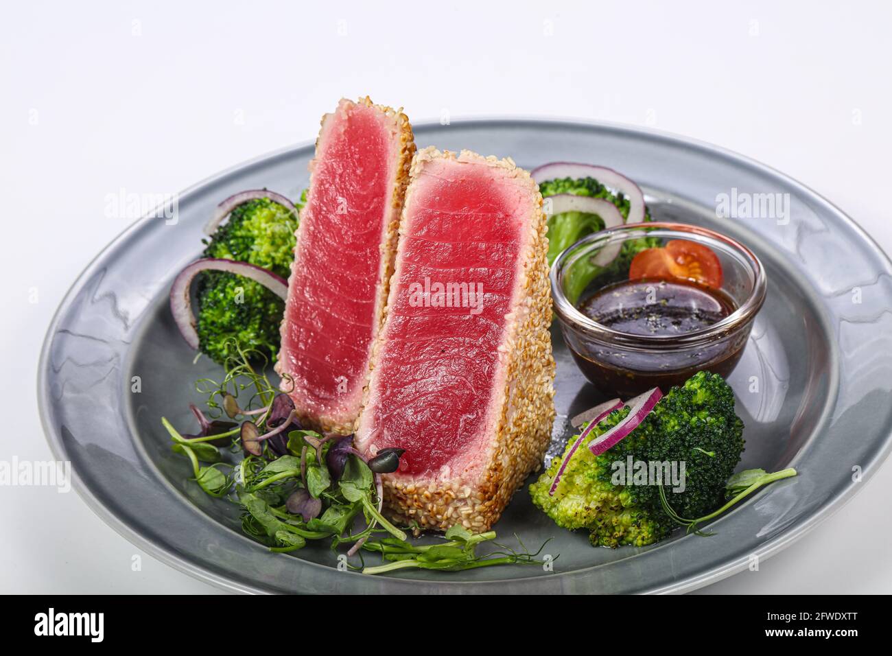 Tuna fish tataki in sesame seeds ans vegetables Stock Photo Alamy