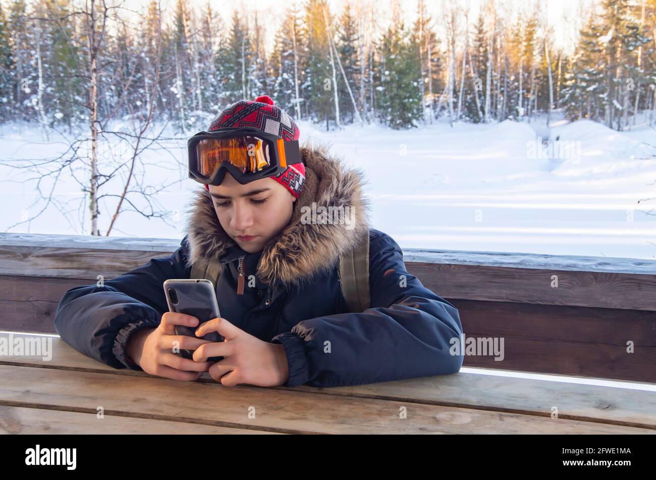 Man taking smartphone selfie hi-res stock photography and images - Alamy