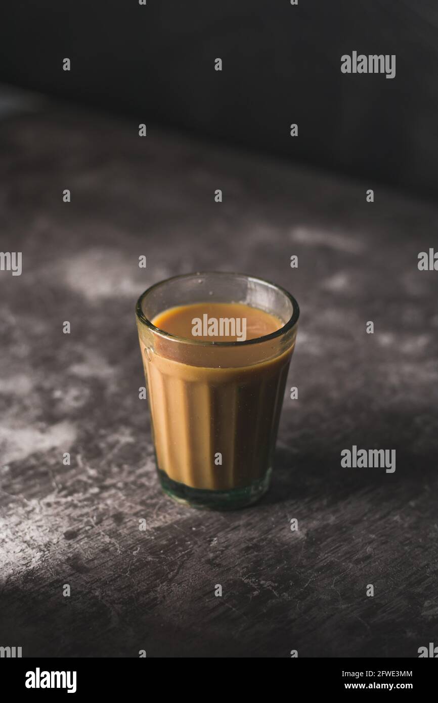 https://c8.alamy.com/comp/2FWE3MM/indian-chai-in-glass-cups-with-metal-kettle-and-other-masalas-to-make-the-tea-2FWE3MM.jpg