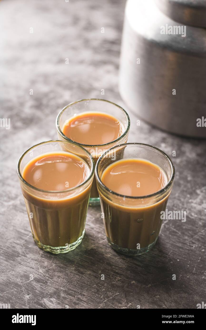 https://c8.alamy.com/comp/2FWE3WA/indian-chai-in-glass-cups-with-metal-kettle-and-other-masalas-to-make-the-tea-2FWE3WA.jpg