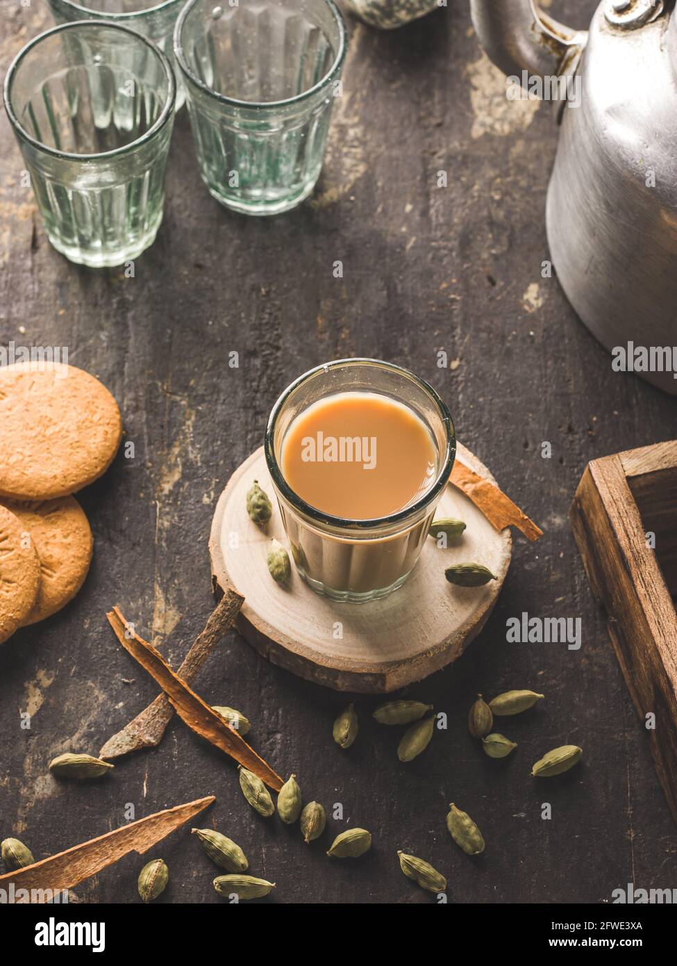 https://c8.alamy.com/comp/2FWE3XA/indian-chai-in-glass-cups-with-metal-kettle-and-other-masalas-to-make-the-tea-2FWE3XA.jpg