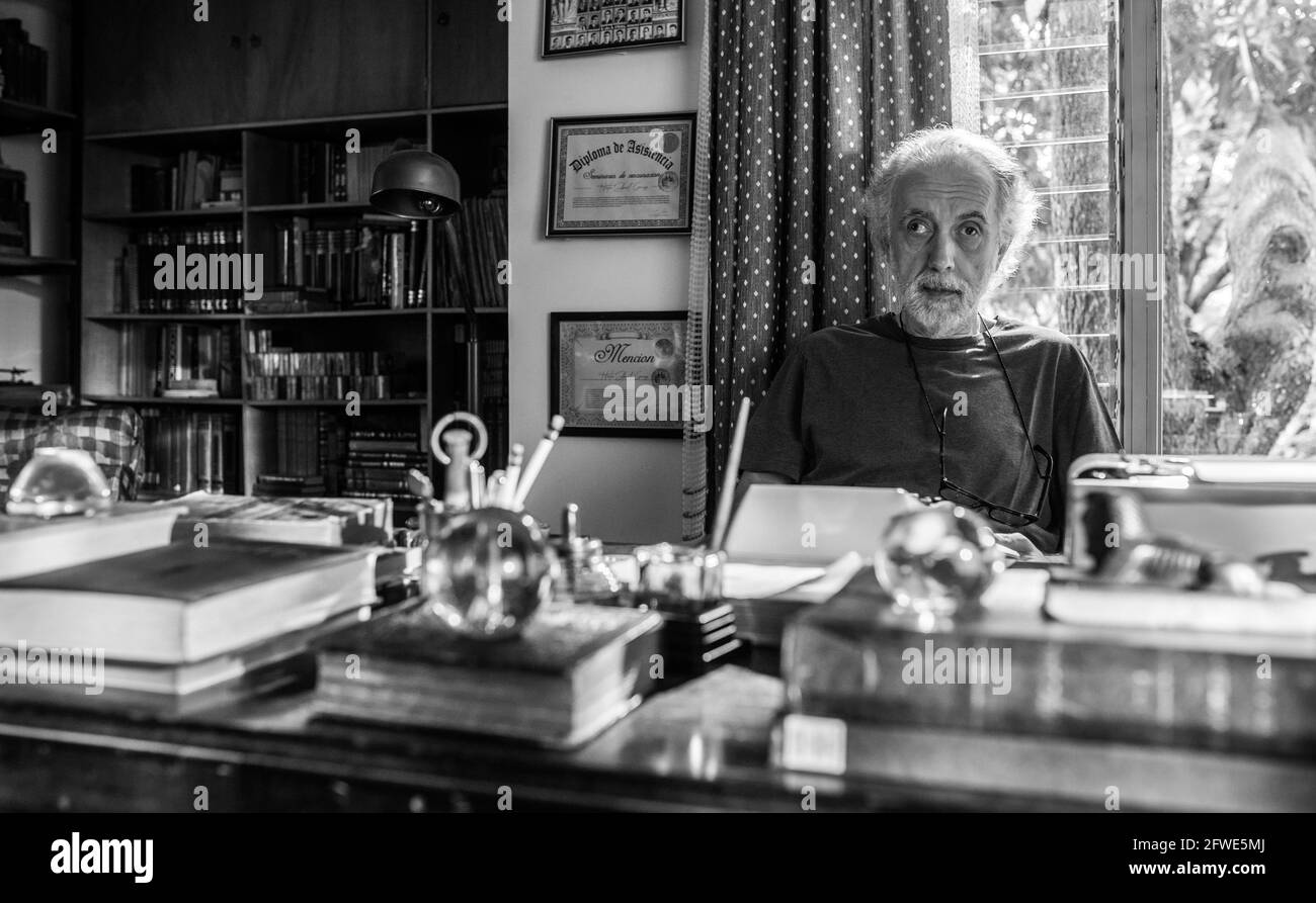 FERNANDO TRUEBA in FORGOTTEN WE'LL BE (2020) -Original title: EL OLVIDO QUE SEREMOS-, directed by FERNANDO TRUEBA. Credit: CARACOL TELEVISION / Album Stock Photo