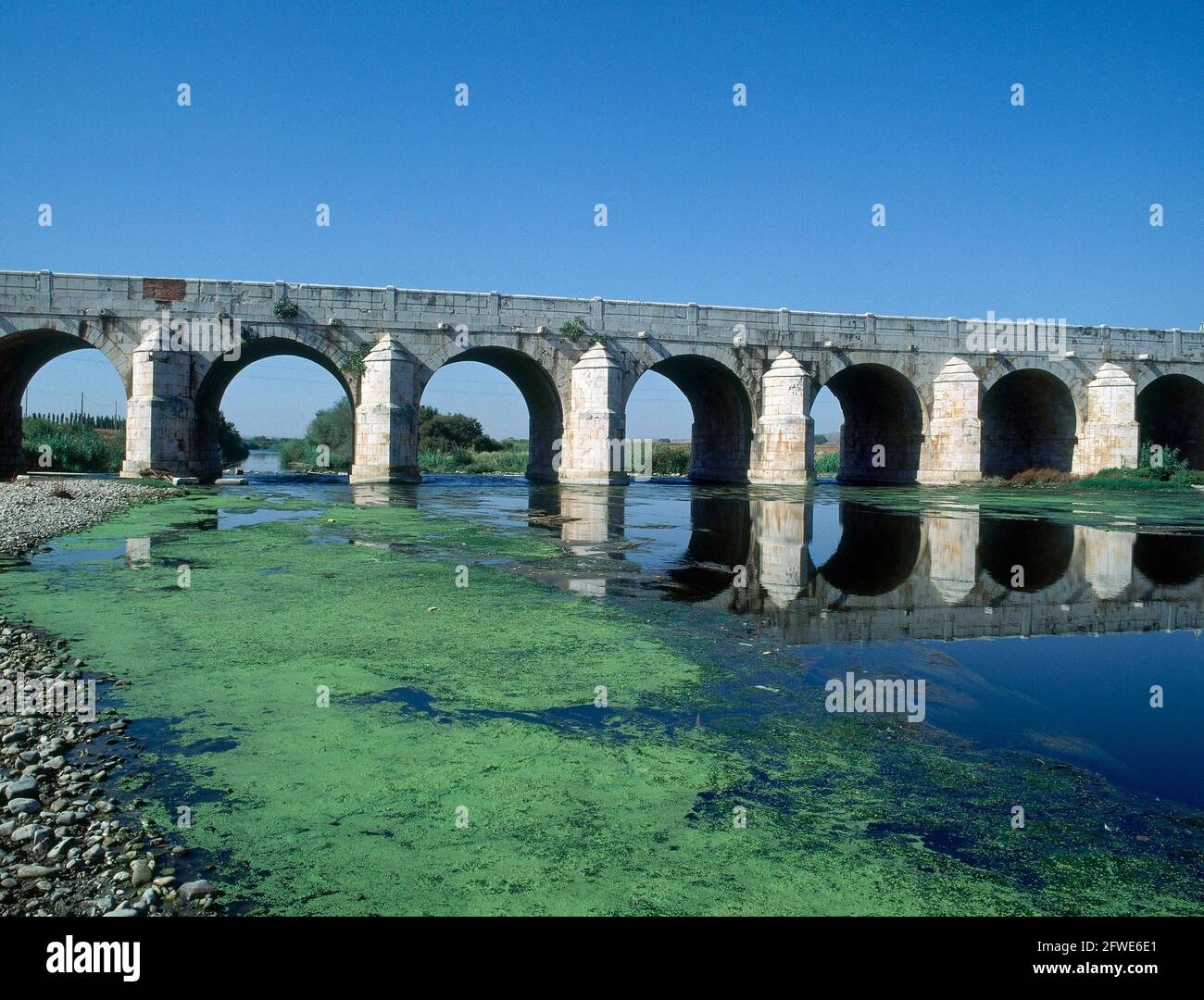 PUENTE LARGO SOBRE EL RIO JARAMA-1761-300 M Y 25 OJOS. Author: BIERNA MARCOS DE. Location: EXTERIOR. ARANJUEZ. MADRID. SPAIN. Stock Photo