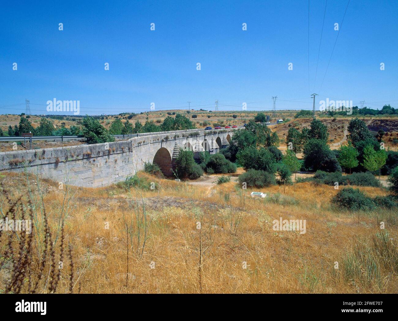 PUENTE DEL RETAMAR DEL SIGLO XVIII SOBRE EL RIO GUADARRAMA EN EL puente-del-retamar-del-siglo-xviii-sobre-el-rio-guadarrama-en-el
