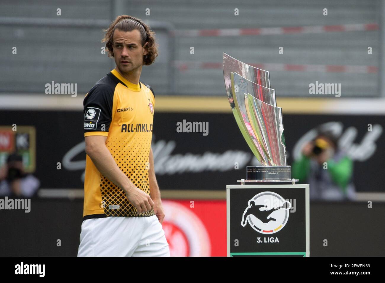 Wiesbaden, Germany. 22nd May, 2021. Football: 3. league, SV Wehen Wiesbaden  - Dynamo Dresden, 38. matchday at BRITA Arena. Dresden's Yannick Stark  passes the champions' trophy of the Third Division. Credit: Sebastian