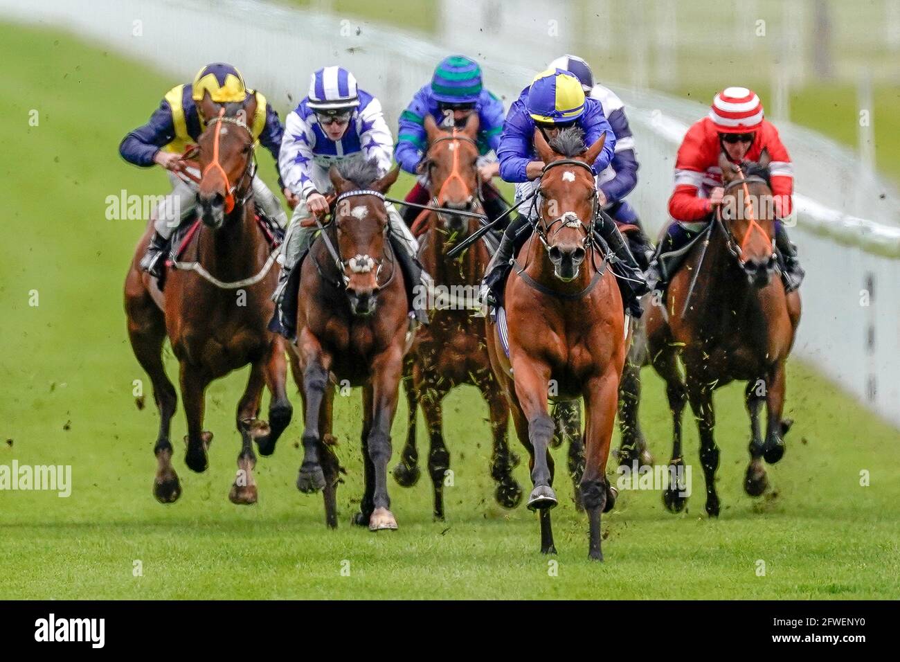 Silvestre De Sousa riding Flotus (centre, blue/yellow) wins The MansionBet Bet 10 Get 20 EBF Maiden Fillies' Stakes at Goodwood racecourse in Chichester. Picture date: Saturday May 22, 2021. Stock Photo