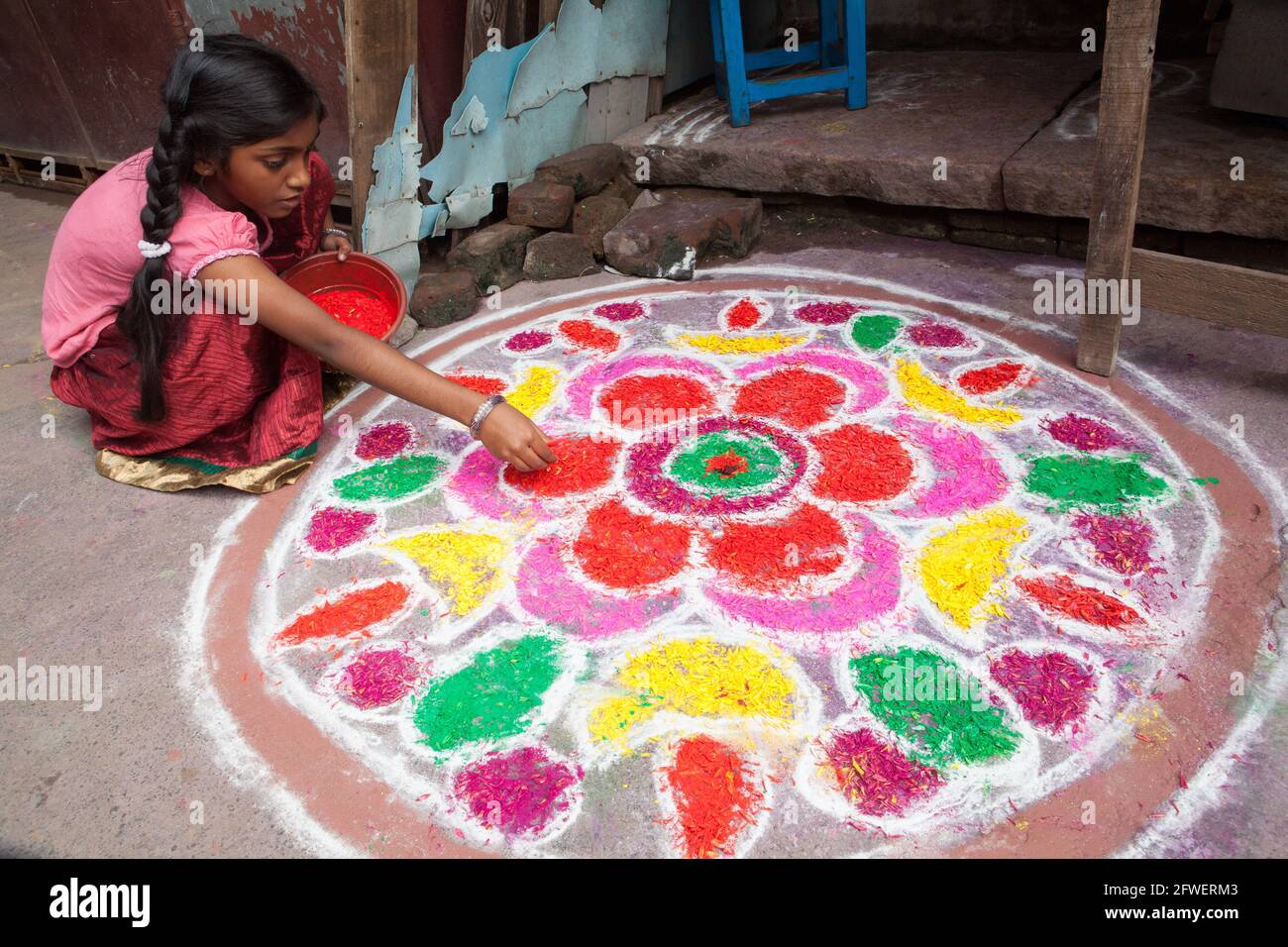 Girl creating a rangoli to celebrate the Pongal festival in Kumbakonam Stock Photo