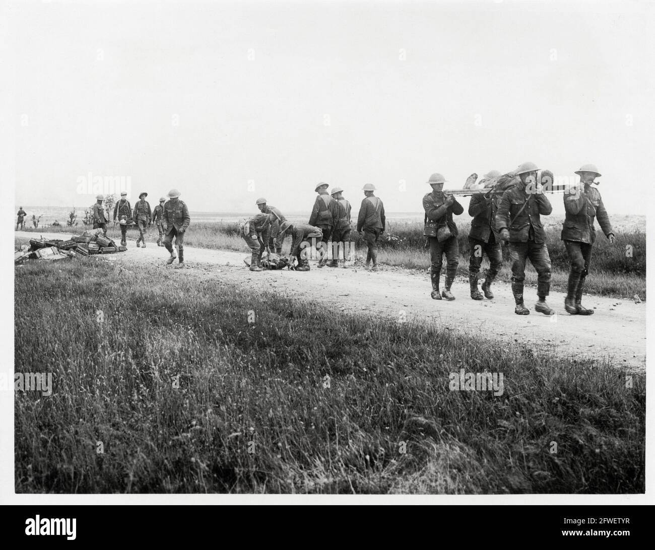 World War One, WWI, Western Front - Troops bringing in wounded men, France Stock Photo