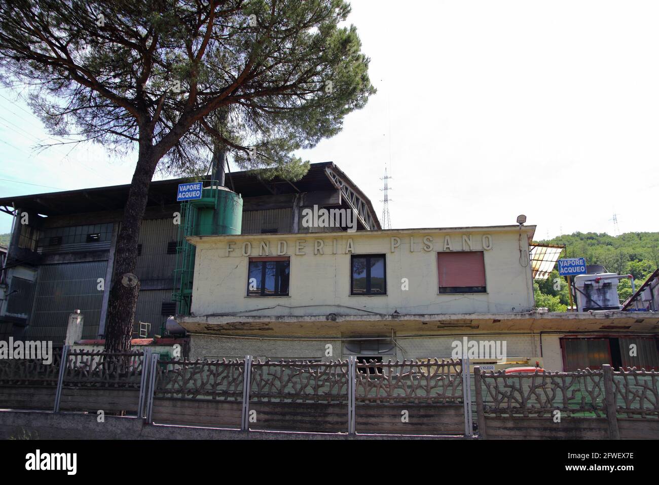 In the locality of Fratte, near the Pisano Foundry, the Health and Life Committee, has called for a garrison to request the institutions the immediate closure of the Foundry. All in the light of the alarming data of scientific studies of the SPES Study . Among the speakers were Dr. Paolo Fierro, vice president of the National Association 'Medicina Democratica' and Dr. Luigi Esposito, epidemiologist.Specifically, the institutions responsible for public health were asked:1) that immediate measures are taken to stop the release of mercury into the environment from industrial production using coke Stock Photo