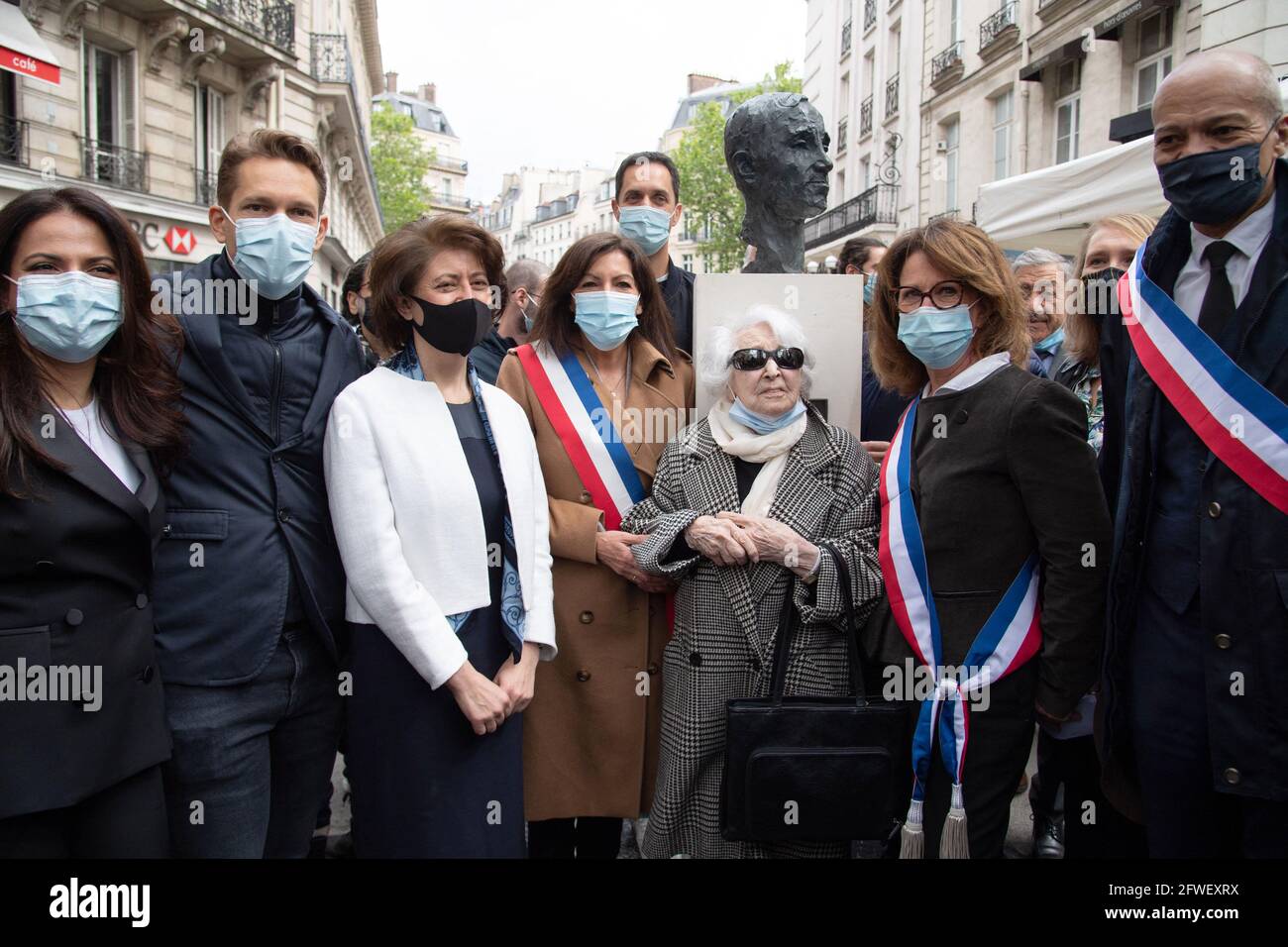 Kristina Sarkisyan, Nicolas Aznavour (son of Charles Aznavour), artist Alice Melikian, Mayor of Paris Anne Hidalgo, singer Grand Corps Malade (Fabien Marsaud), Aida Aznavourian (sister of Charles Aznavour) and Arnaud Ngatcha attending the unveilling of a statue representing Charles Aznavour in Paris, France, on May 22, 2021. Photo by Aurore Marechal/ABACAPRESS.COM Stock Photo