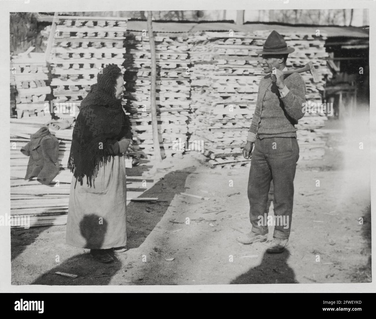 World War One, WWI, Western Front - A timber worker talks to a French woman, France Stock Photo