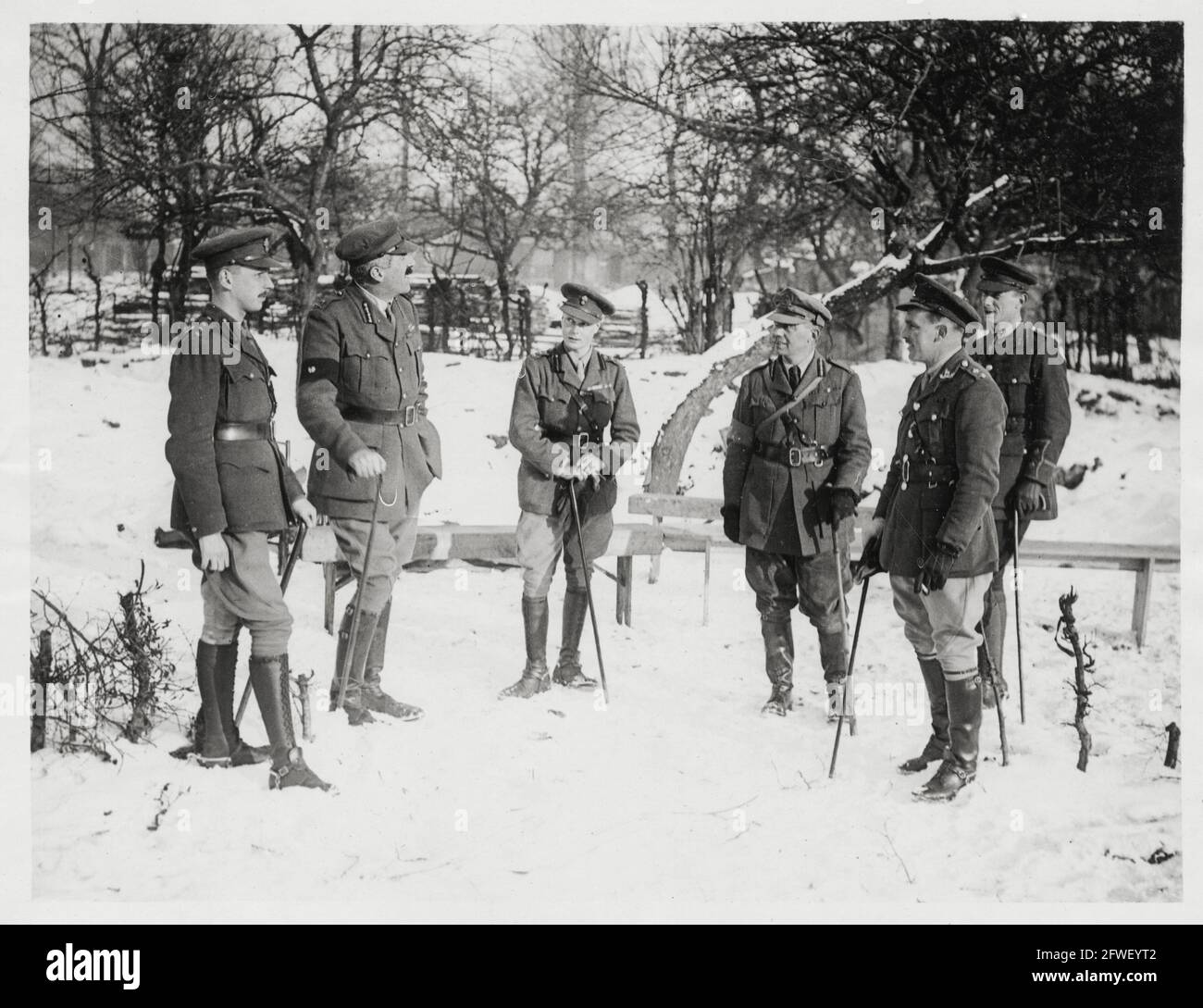 World War One, WWI, Western Front - The Prince of Wales talks to officers in the snow, France Stock Photo