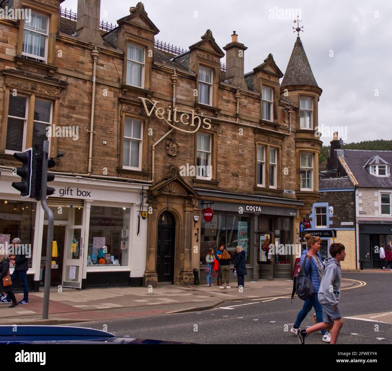 Peebles shop window hires stock photography and images Alamy