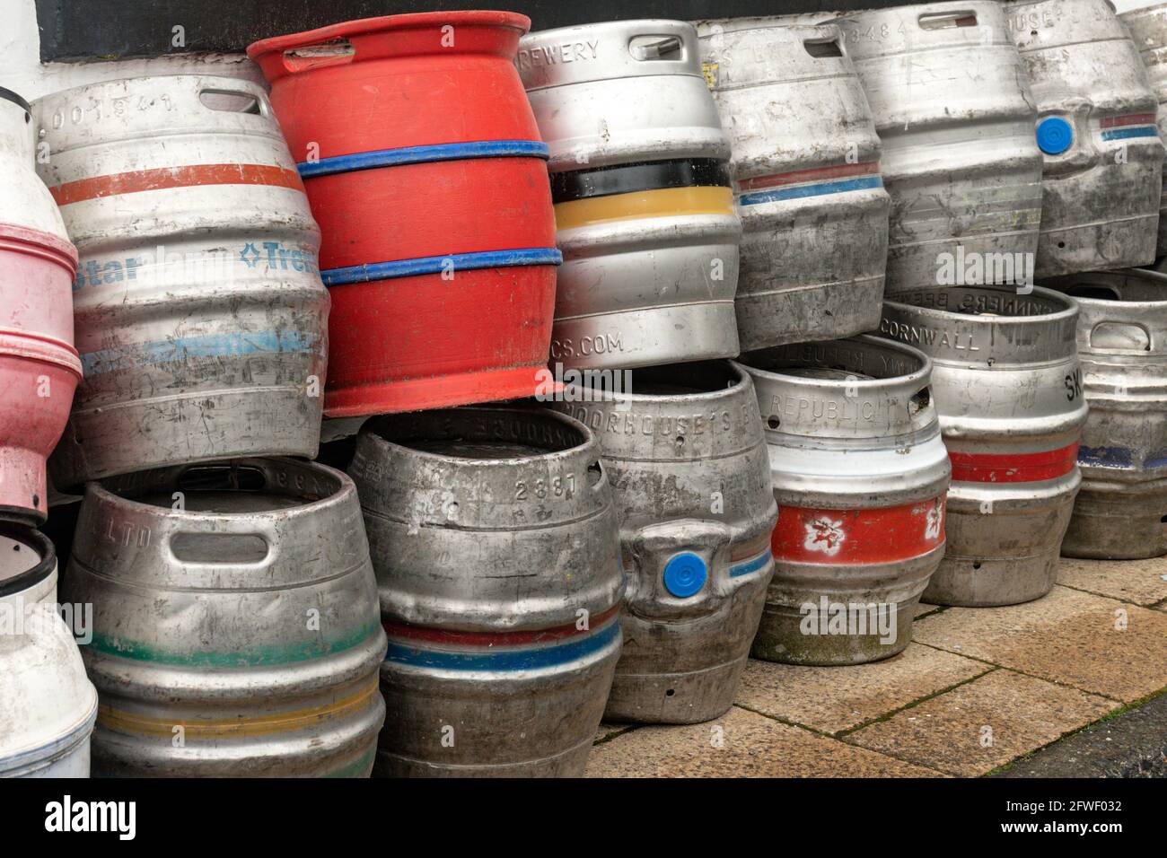Empty beer kegs hires stock photography and images Alamy
