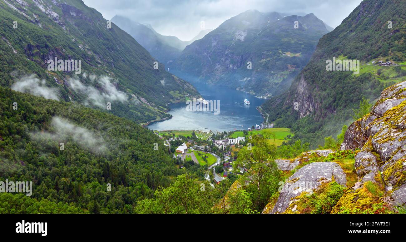 Chasm lake rocky hi res stock photography and images Alamy