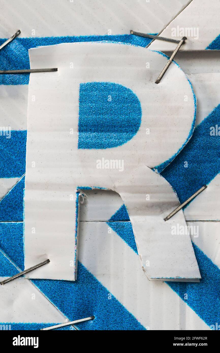 Zusammengetackertes blau-weisses R Stock Photo