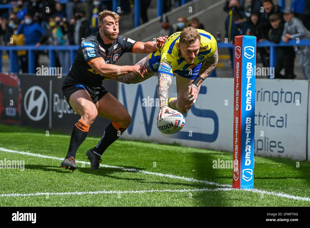 Rugby League - engage Super League - Celtic Crusaders v Wigan Warriors -  The Racecourse Ground. Wigan Warriors' Josh Charnley sores a try Stock  Photo - Alamy