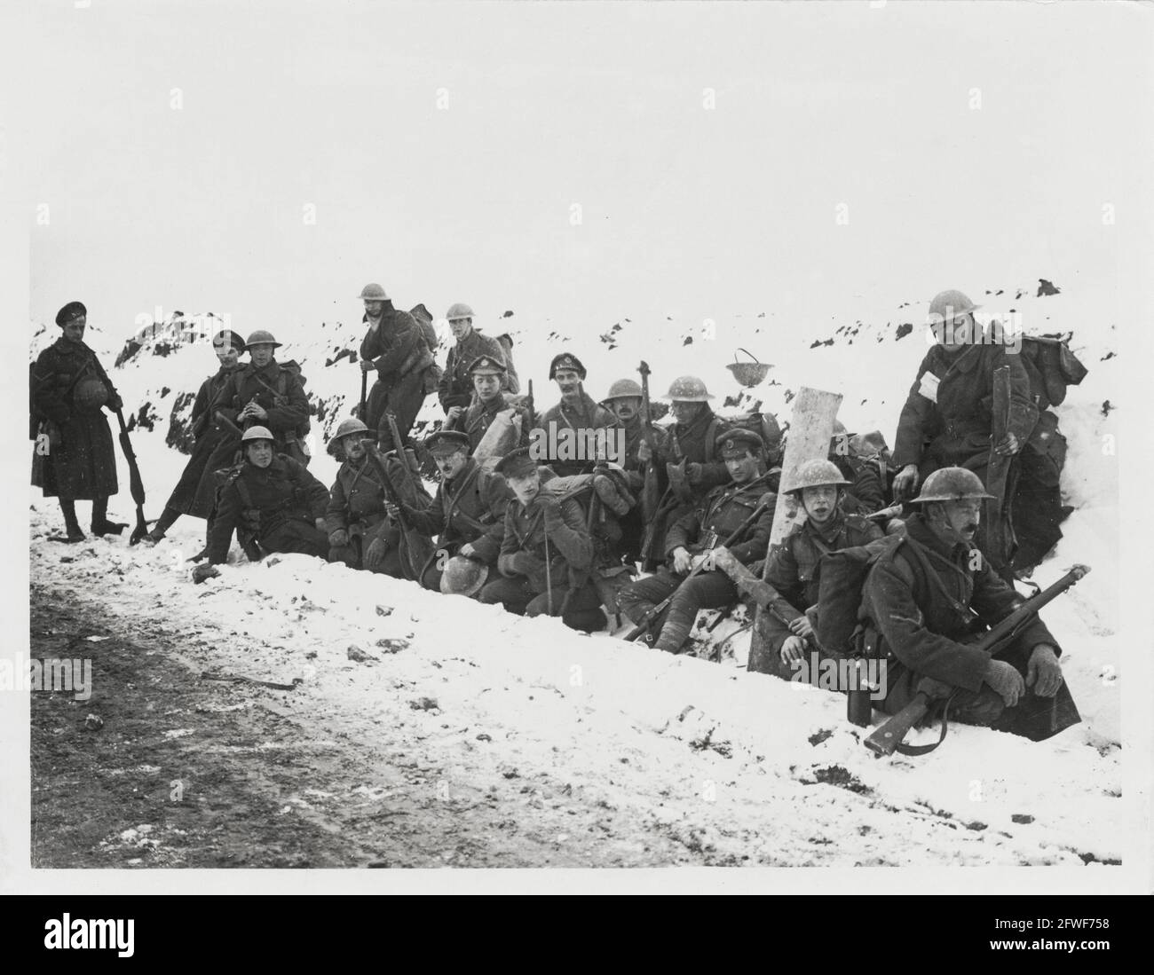 World War One, WWI, Western Front - Men resting by the roadside in the snow, France Stock Photo