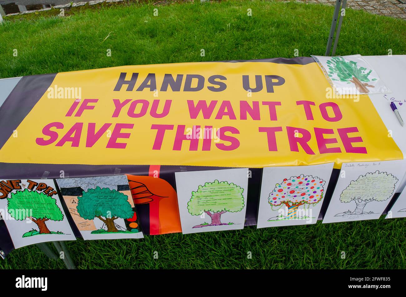Datchet, Berkshire, UK. 22nd May, 2021. Local residents were signing a