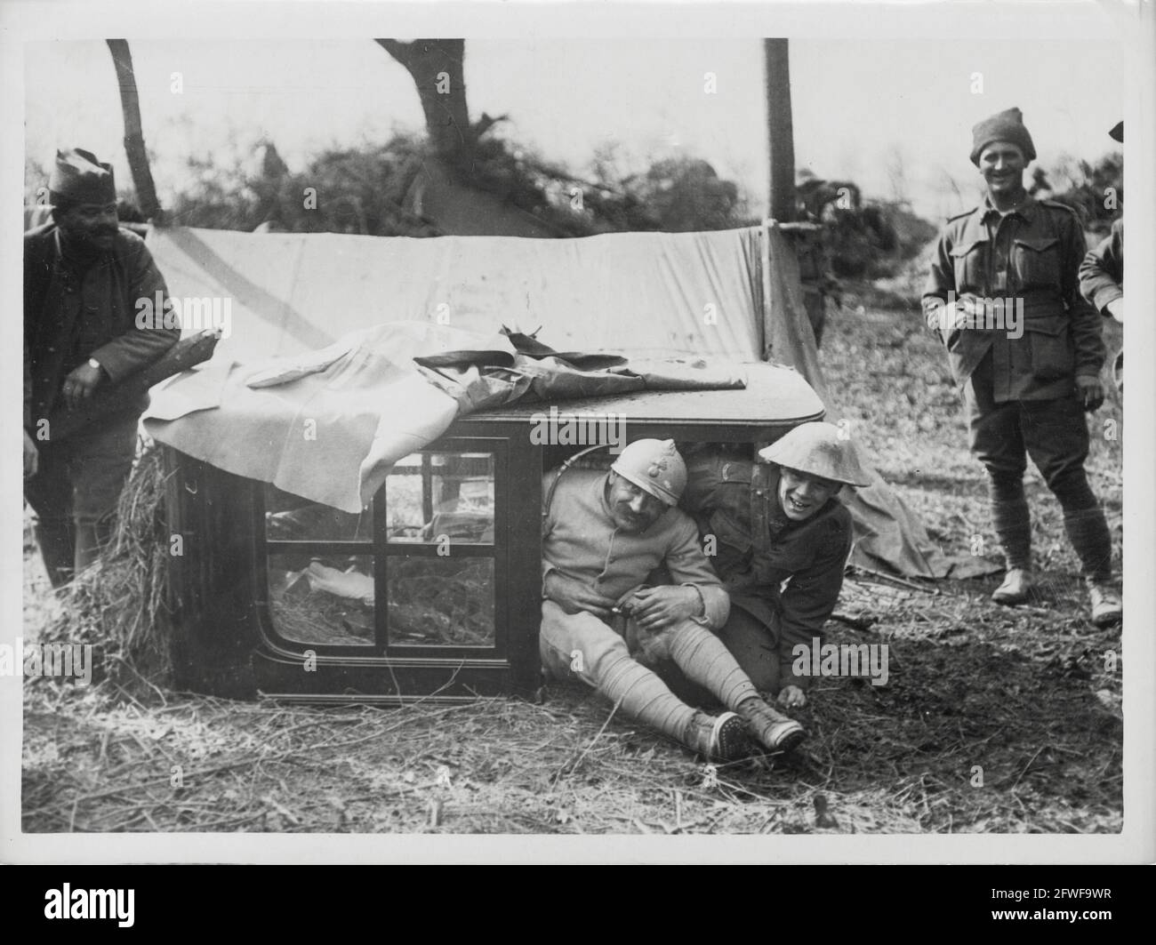 World War One, WWI, Western Front - A British and French soldier bivouac under the top of a car in a French wood, France Stock Photo