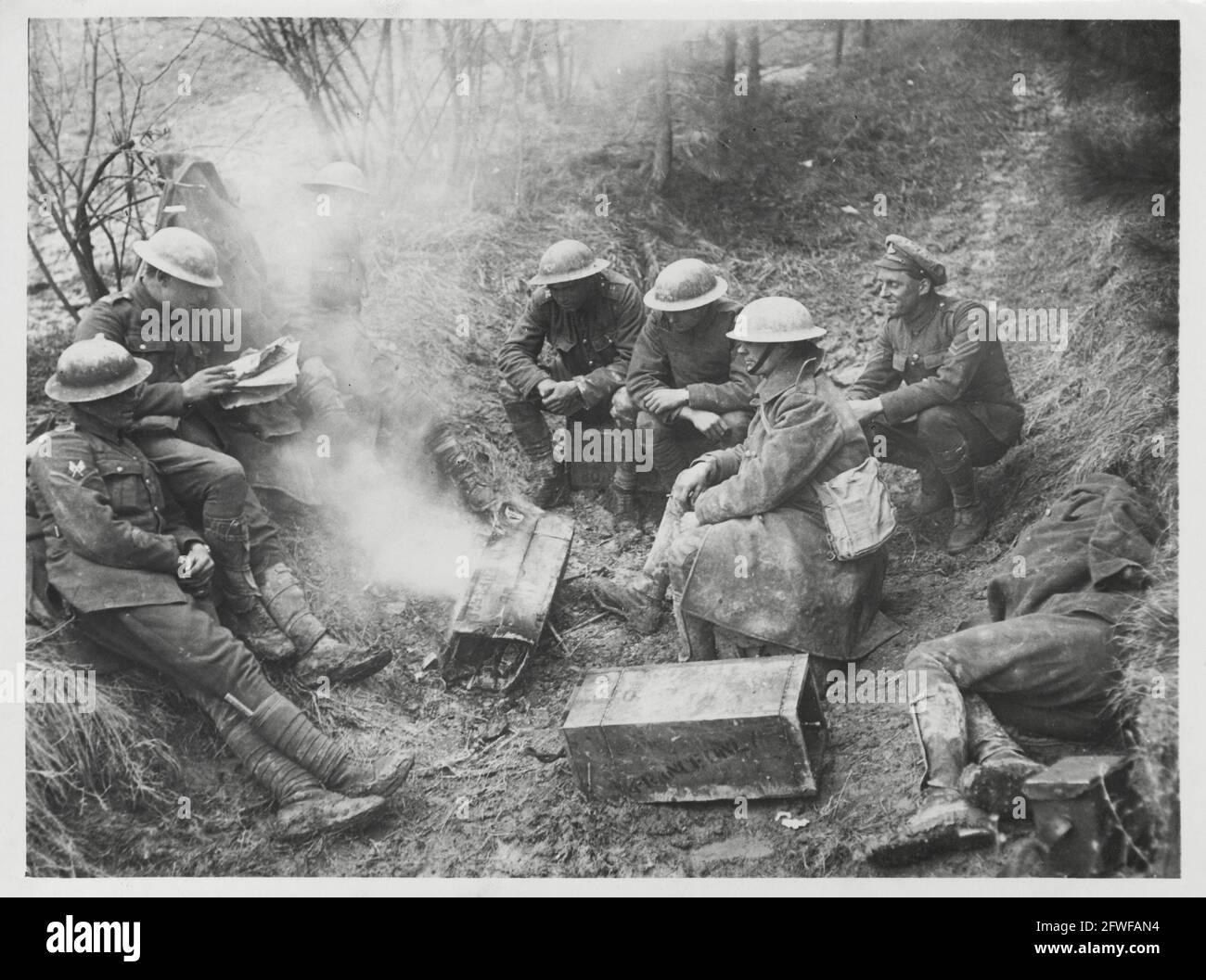 World War One, WWI, Western Front - Artillerymen rest in a hollow behind their guns in a fighting area, France Stock Photo