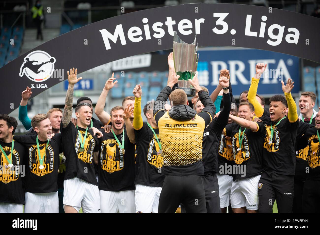 22 May 2021, Hessen, Wiesbaden: Football: 3rd division, SV Wehen Wiesbaden  - Dynamo Dresden, 38th matchday at