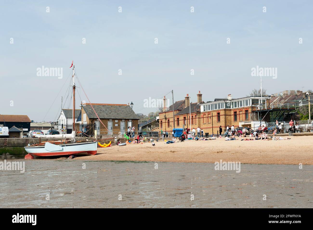 Leigh on sea beach hires stock photography and images Alamy