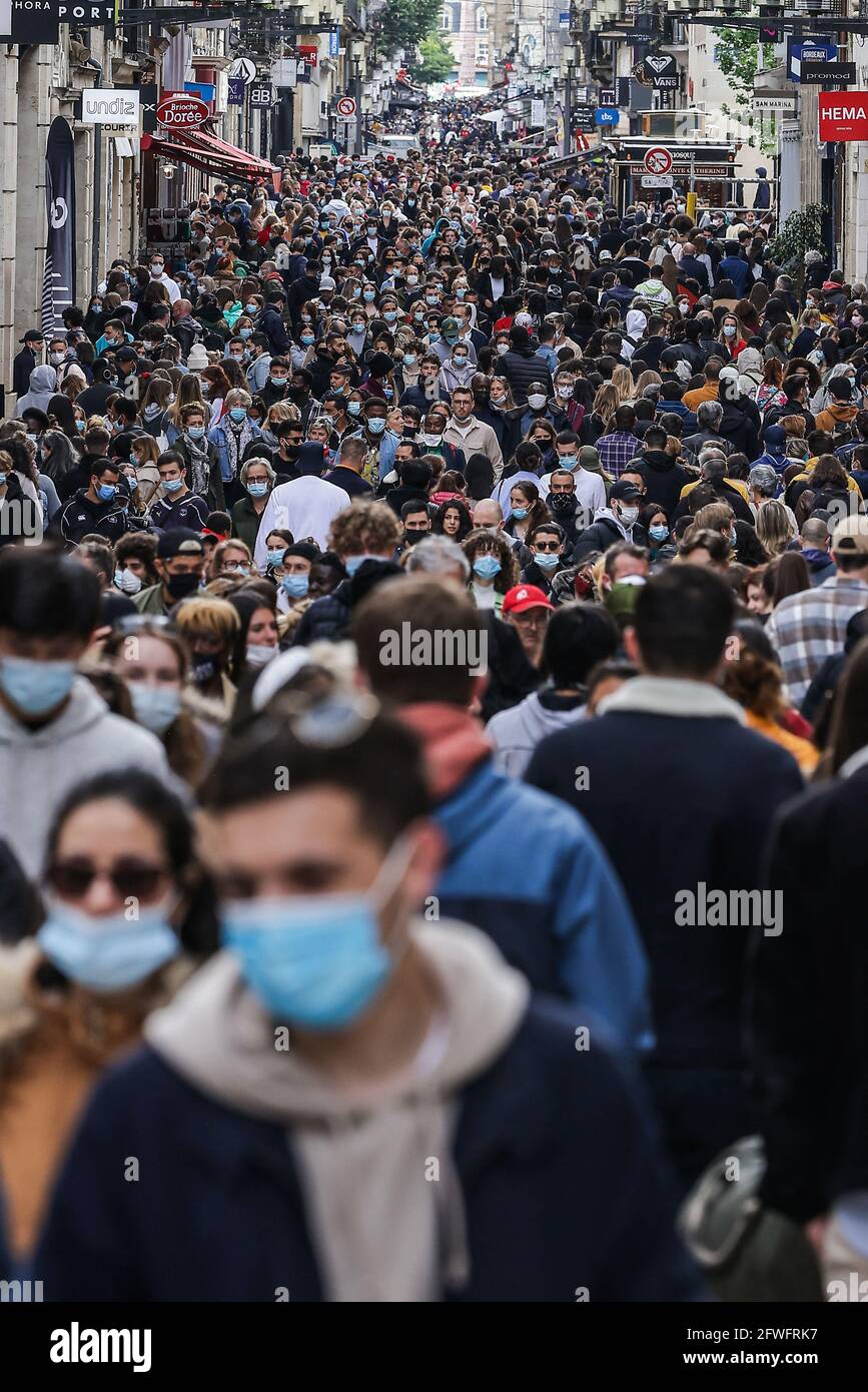 Thousands of people shop on rue St Catherine in Bordeaux, Europe's largest  shopping street for the first reopening weekend after non-essential  business closures during the coronavirus (Covid-19) pandemic on May 22, 2021