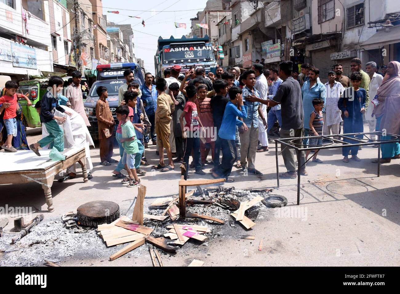 Paposh Nagar Karachi Map Residents Of Paposh Nagar Are Block Road And Burn Tires As They Are Holding  Protest Demonstration Against Prolong Electricity Load Shedding In Their  Area, In Karachi On Saturday, May 22, 2021 Stock