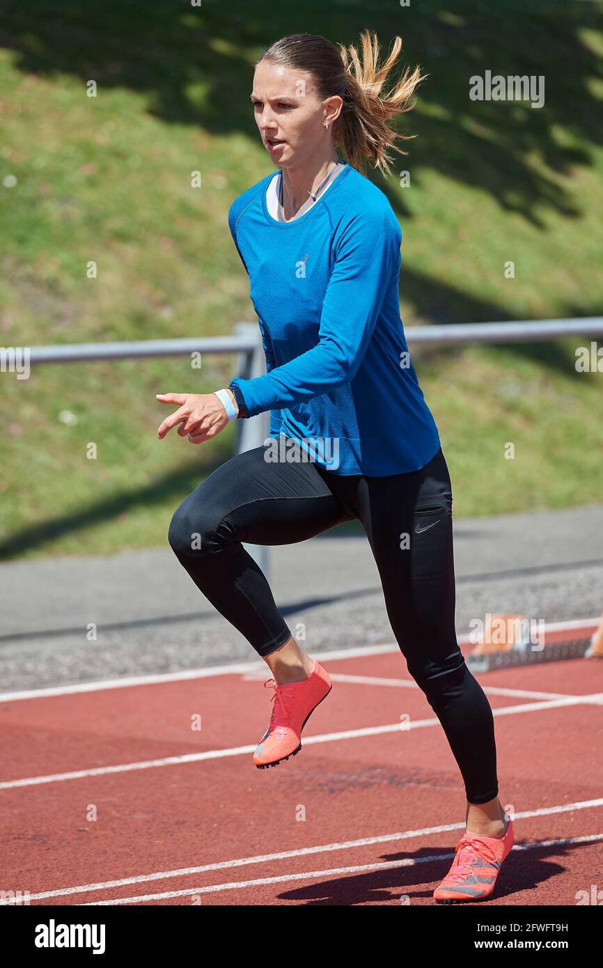 Landquart, Schweiz. 22. Mai 2021. Lydia Boll bei der Vorbereitung zu den 100m Hürden am Leichtathletik Siebenkampf Meeting 2021 in Landquart. Stock Photo