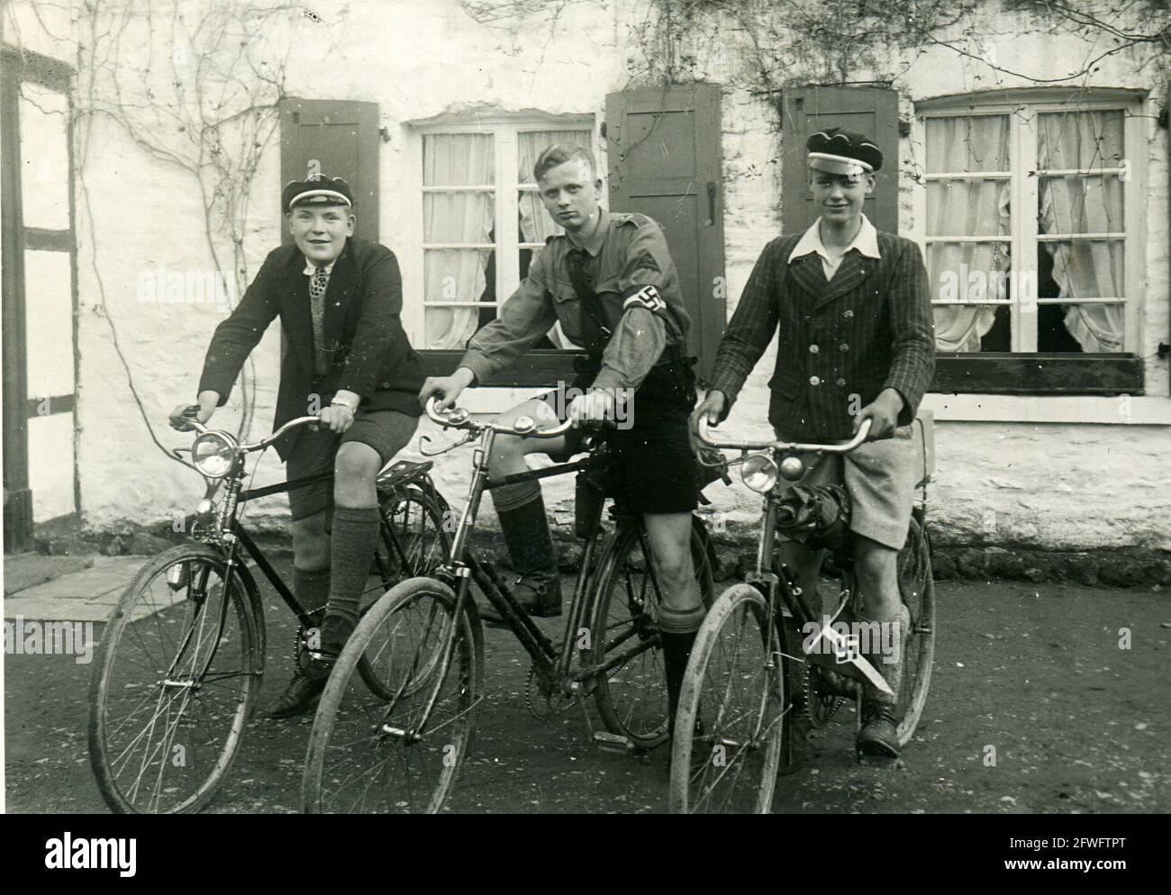 hitler-youth-boys-on-bikes-1934-landheim-wiesbach-eppelborn-germany-2FWFTPT.jpg