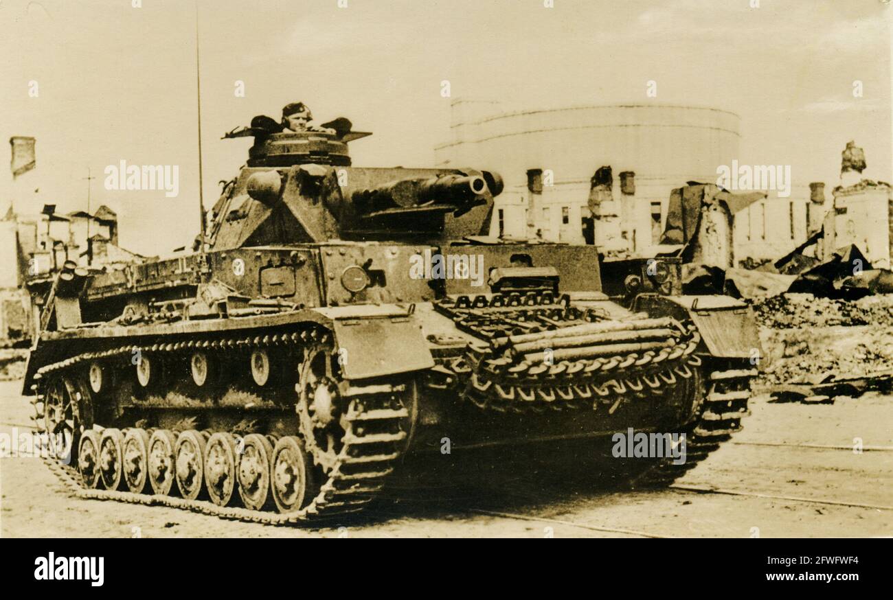 WW2 German Wehrmcht Panzer T-IV Pzkw IV Tank Combat Scene Picture 