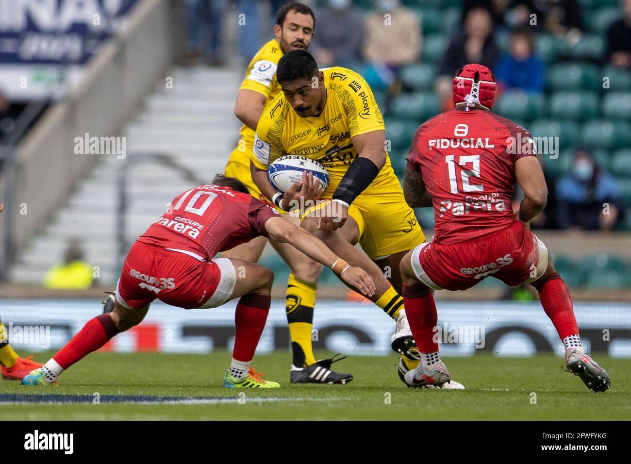 Twickenham London Uk 22nd May 21 European Rugby Champions Cup Final La Rochelle Versus Toulouse Will Skelton Of La Rochelle Is Tackled By Romain Ntamack Of Toulouse Credit Action Plus Sports Alamy Live