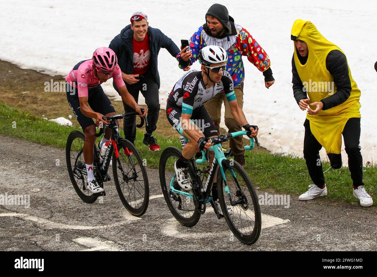 Simon Yates (TEAM BIKEEXCHANGE) e EganBernal (INEOS GRENADIERS) durante