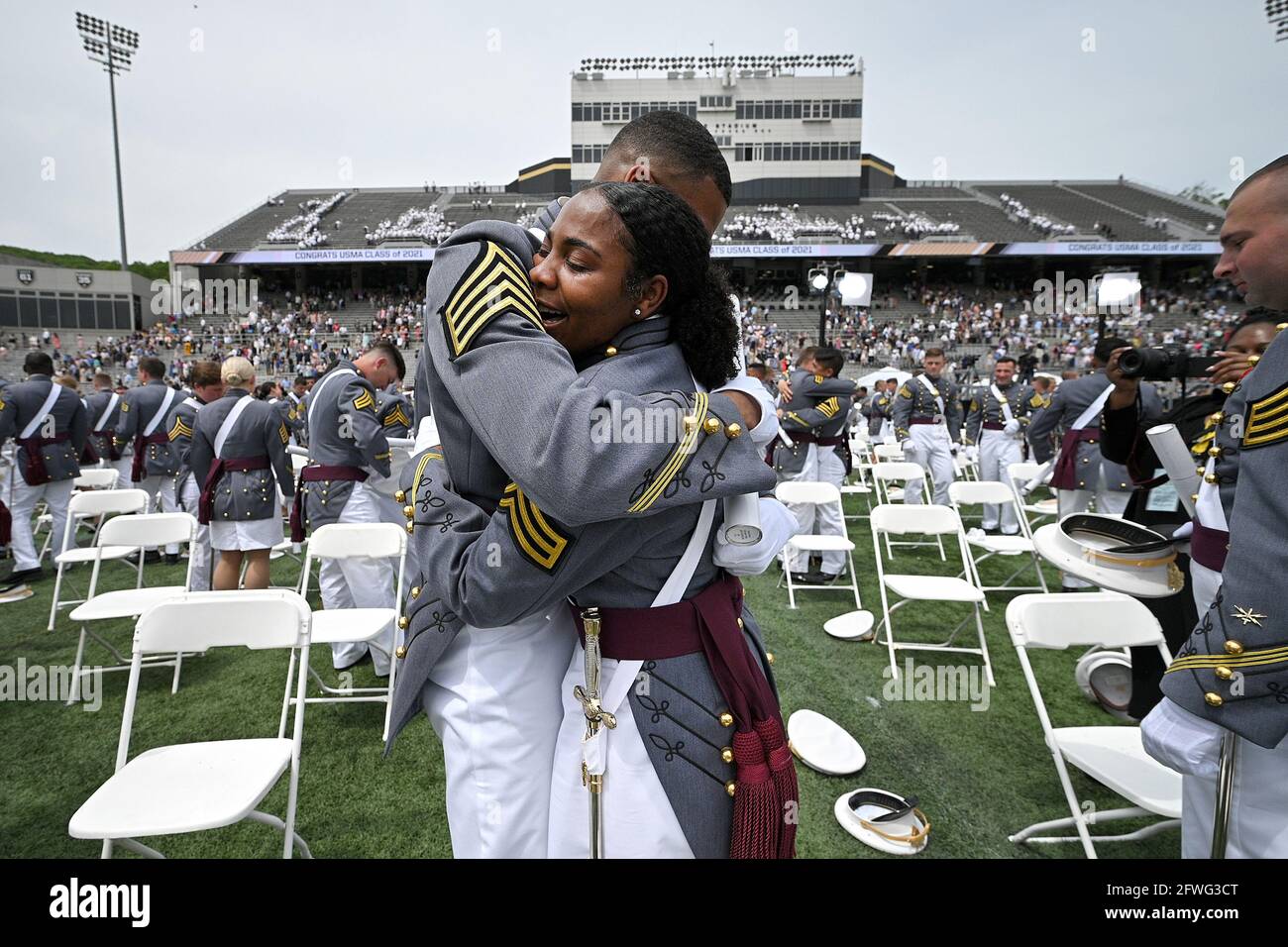 West point graduates salute hi-res stock photography and images - Alamy