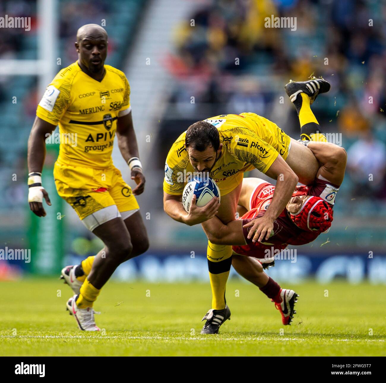 Twickenham London Uk 22nd May 21 European Rugby Champions Cup Final La Rochelle Versus Toulouse Geoffrey Doumayrou Of La Rochelle Is Tackled By Cheslin Kolbe Of Toulouse Credit Action Plus Sports Alamy Live
